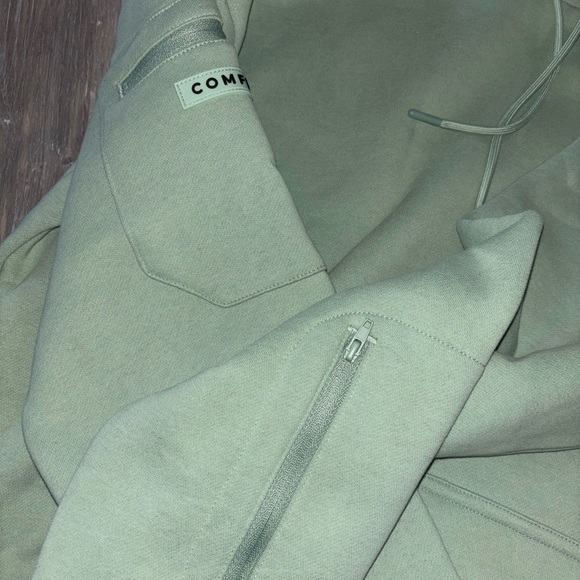 Comfrt DND Aloe Hoodie - Picture 2 of 4